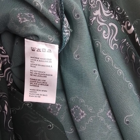 Soncy Semi Sheer High Low Waterfall Blouse Size 0 (12) in Green w/ White Print - Picture 13 of 14